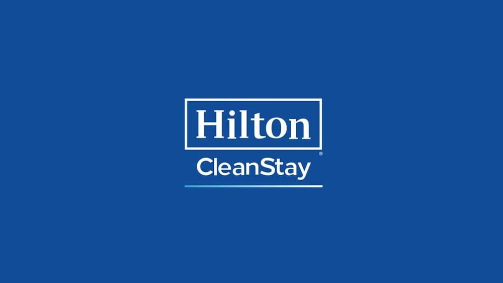 Hotel Hampton And Airport 3*